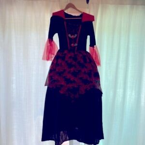 Girls witch Halloween costume